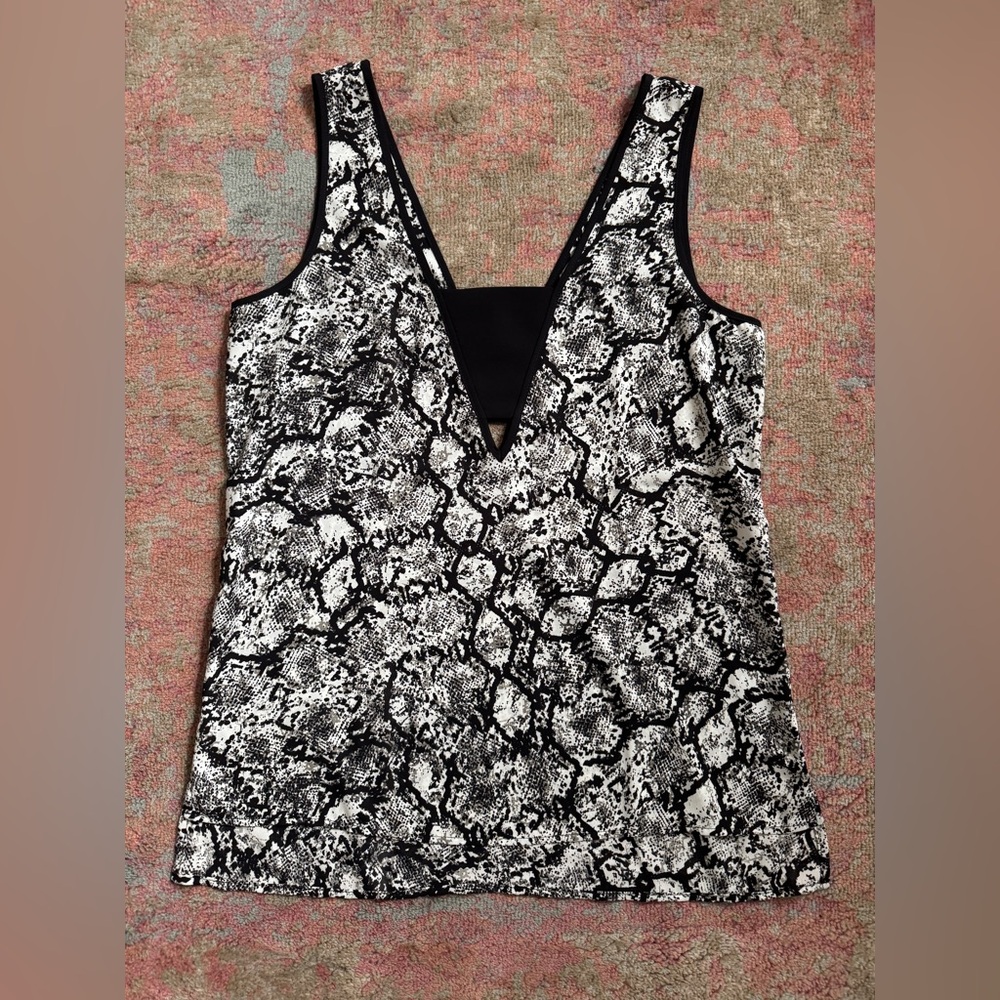 Express Peekaboo Tank Top - Snake Print